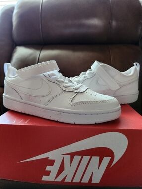 Nike Kids White Low-Top Sneakers with Velcro Strap